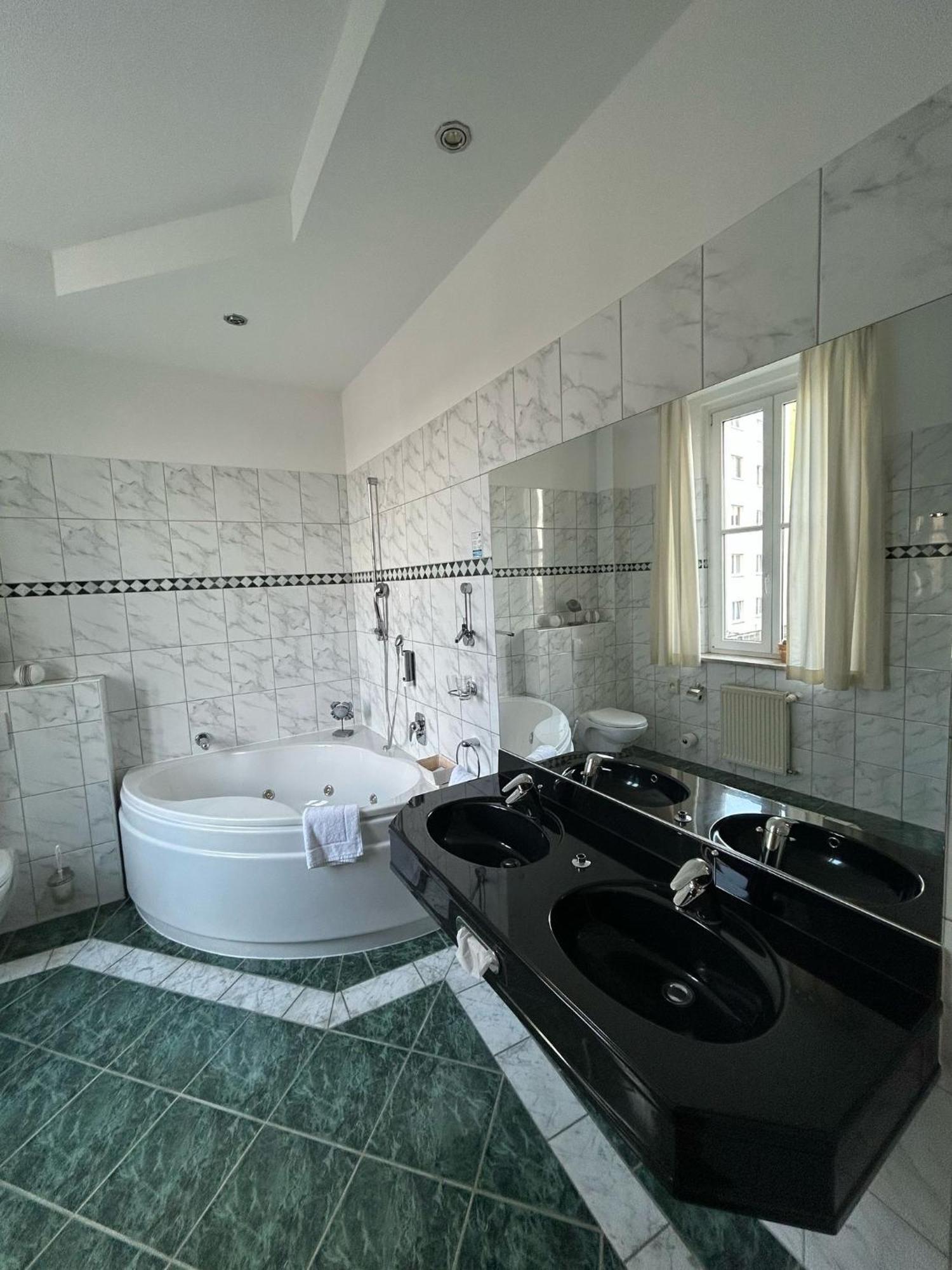 Hotel Uckermark プレンツラウ エクステリア 写真